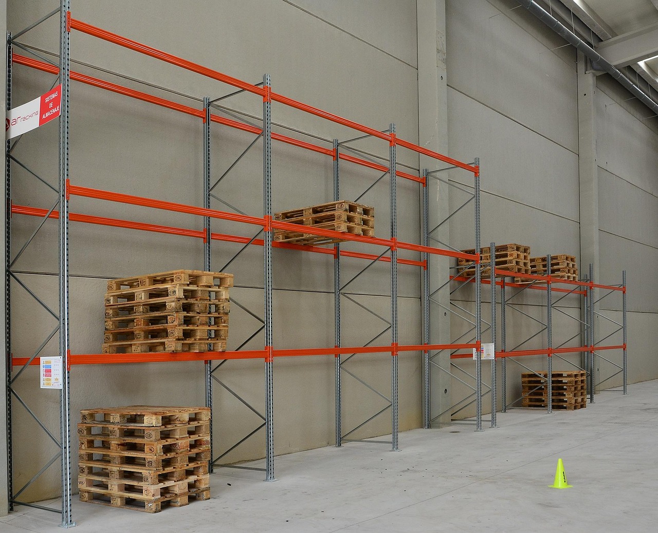 shelves, pallets, palletizing, storage, entrepreneur, job, classroom, engineer, logistics, training, exam, proof, human resources, undertake, people working, professionals, worker, truck, labor, ability, driving, machinery